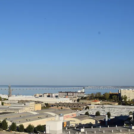 Vistas Sobre O Rio Tejo *