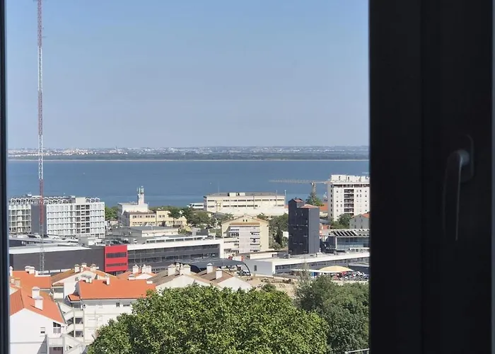 Vistas Sobre O Rio Tejo Apartamento *